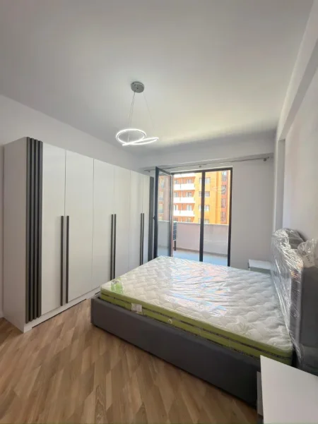 Tirane, jepet me qera 2+1 Kati 4, 98 m² 600 € 