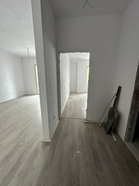 Tirane, shitet apartament 2+1+Ballkon Kati 2, 102 m² 91.980 € (Kamez Rruga "Donald Trump")