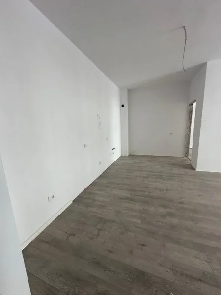 Tirane, shitet apartament 2+1+Ballkon Kati 2, 102 m² 91.980 € (Kamez Rruga "Donald Trump")