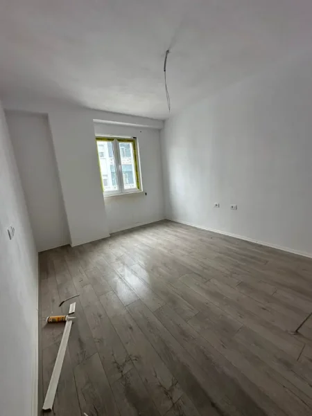Tirane, shitet apartament 2+1+Ballkon Kati 2, 102 m² 91.980 € (Kamez Rruga "Donald Trump")