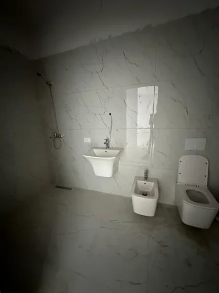 Tirane, shitet apartament 2+1+Ballkon Kati 2, 102 m² 91.980 € (Kamez Rruga "Donald Trump")