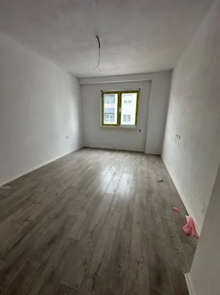 Tirane, shitet apartament 2+1+Ballkon Kati 2, 102 m² 91.980 € (Kamez Rruga "Donald Trump")