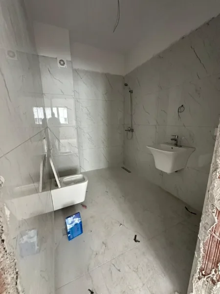 Tirane, shitet apartament 2+1+Ballkon Kati 2, 102 m² 91.980 € (Kamez Rruga "Donald Trump")