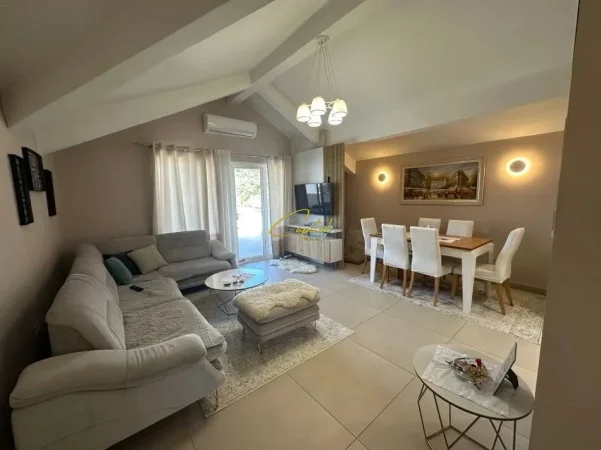 Tirane, jepet me qera apartament 2+1 Kati 3, 120 m² 750 € (XHAMLLIKU)