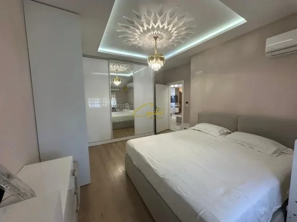 Tirane, jepet me qera apartament 2+1 Kati 3, 120 m² 750 € (XHAMLLIKU)