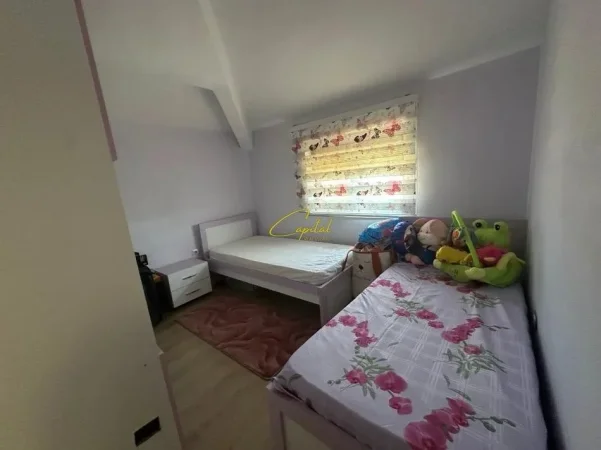 Tirane, jepet me qera apartament 2+1 Kati 3, 120 m² 750 € (XHAMLLIKU)