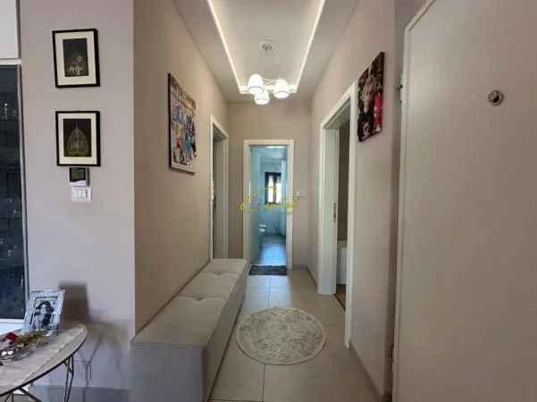 Tirane, jepet me qera apartament 2+1 Kati 3, 120 m² 750 € (XHAMLLIKU)