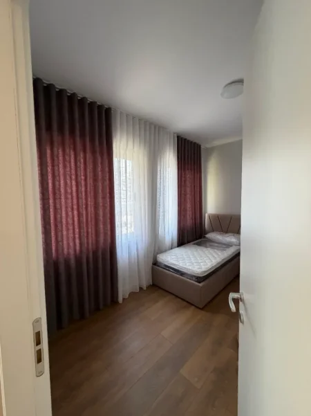 Tirane, jepet me qera apartament 2+1 Kati 3, 77 m² 600 € (Mbrapa Grand gallery rruga 3 deshmoret)
