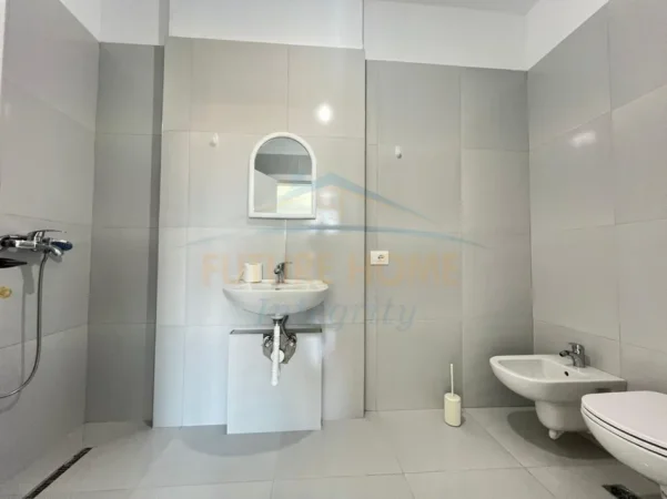 Tirane, shitet apartament 2+1+Ballkon Kati 4, 99 m² 175.000 € (Rruga 5 Maji)