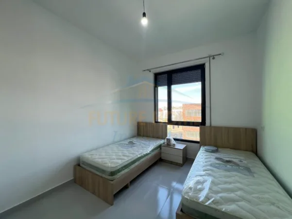 Tirane, shitet apartament 2+1+Ballkon Kati 4, 99 m² 175.000 € (Rruga 5 Maji)