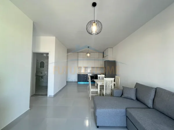 Tirane, shitet apartament 2+1+Ballkon Kati 4, 99 m² 175.000 € (Rruga 5 Maji)