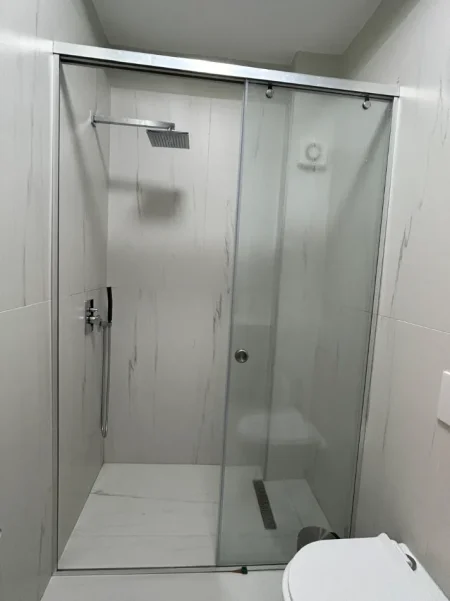 Durres, jepet me qera apartament 1+1+Ballkon Kati 2, 67 m² 400 € (Rruga Ankona, Nd.52, Plazh - Skembi i Kavajes)