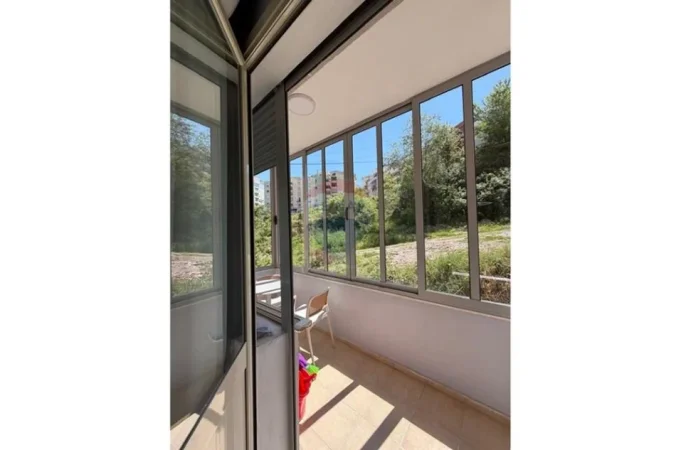 Tirane, jepet me qera apartament 2+1+Ballkon Kati 2, 85 m² 680 € (Kopshti Botanik)