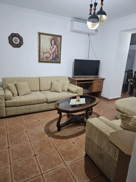 Tirane, jepet me qera apartament 2+1 Kati 1, 80 m² 500 € (VASIL SHANTO)