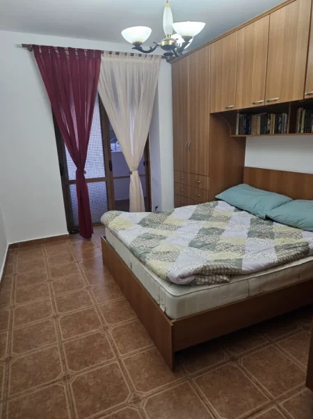 Tirane, jepet me qera apartament 2+1 Kati 1, 80 m² 500 € (VASIL SHANTO)