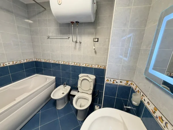 Tirane, jepet me qera apartament 2+1 Kati 4, 100 m² (KOMUNA E PARISIT)