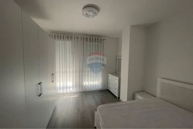 Tirane, jepet me qera apartament 1+1+Ballkon , 66 m² 400 € (Univers City)