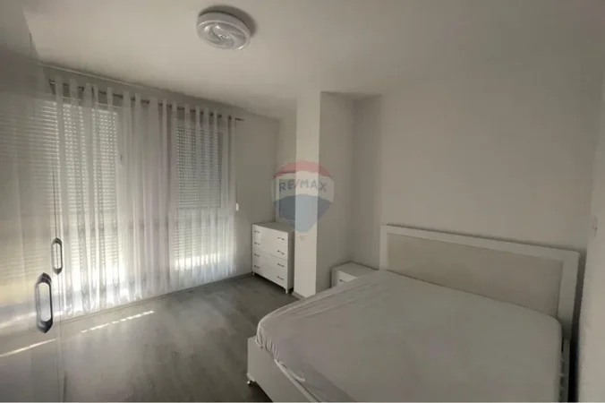 Tirane, jepet me qera apartament 1+1+Ballkon , 66 m² 400 € (Univers City)