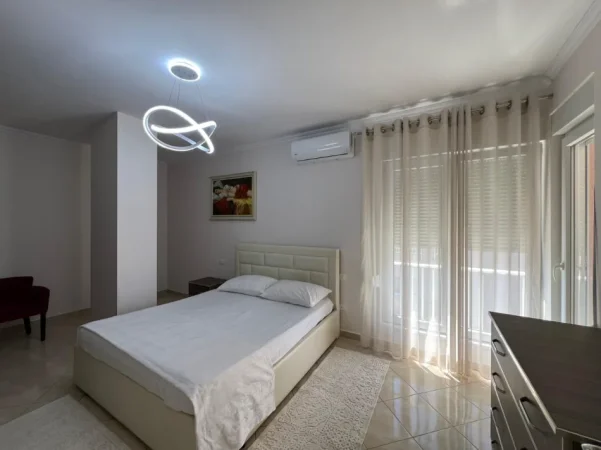 Tirane, jepet me qera apartament 1+1 Kati 8, 75 m² 600 € (Ndre Mjeda)