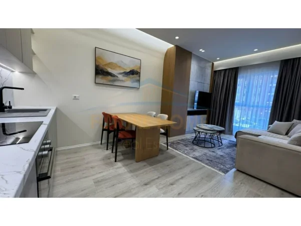 Tirane, jepet me qera apartament 1+1 Kati 1, 700 € (Rruga Dritan Hoxha Kompleksi Aura)