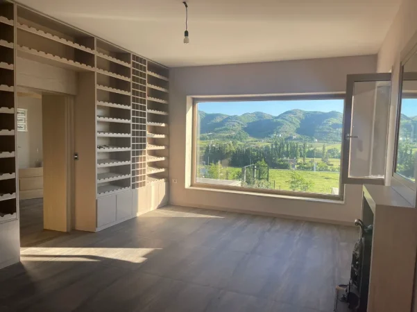 SHITET SHTEPI +TOKE NE VISHAJ  315.000 €