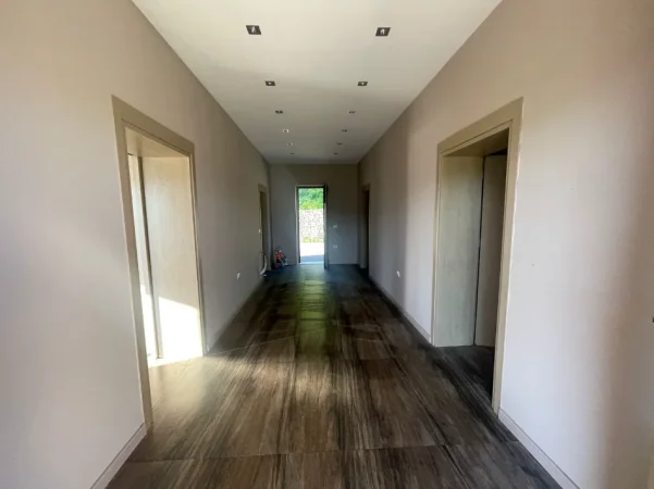 SHITET SHTEPI +TOKE NE VISHAJ  315.000 €