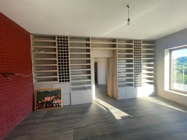 SHITET SHTEPI +TOKE NE VISHAJ  315.000 €