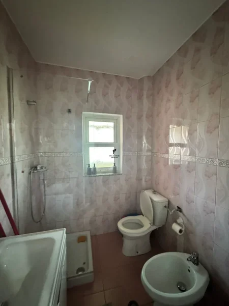 Tirane, jepet me qera apartament 2+1 Kati 3, 80 m² 600 € (VASIL SHANTO)