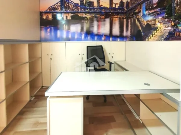 Tirane, jepet me qera zyre Kati 1, 260 m² 3.000 € (PRANË KOPËSHTIT ZOOLOGJIK)