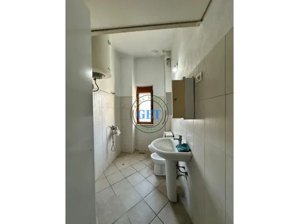 Durres, jepet me qera apartament 3+1 Kati 3, 100 m² 400 € (Blue Star)