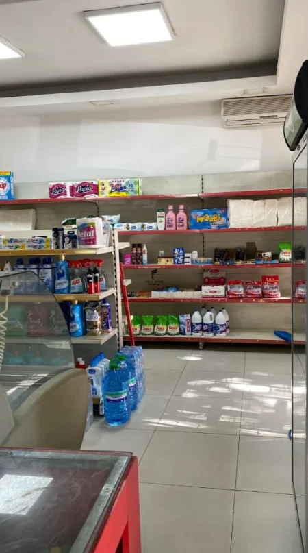 Tirane, jepet me qera dyqan Kati 0, 70 m² 1.800 € (VASIL SHANTO)