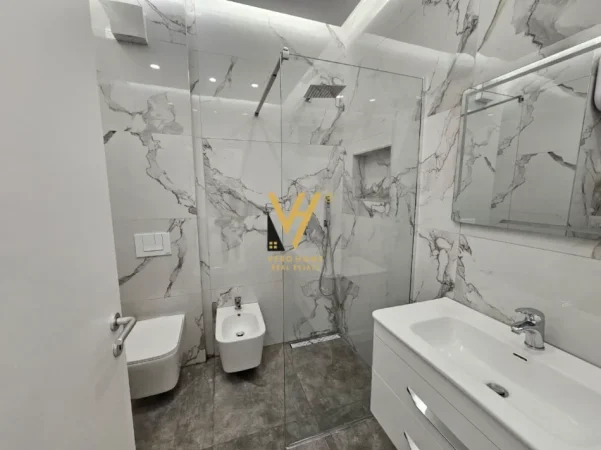 Tirane, jepet me qera apartament 1+1+Ballkon Kati 6, 80 m² 800 € (ZOGU I ZI)