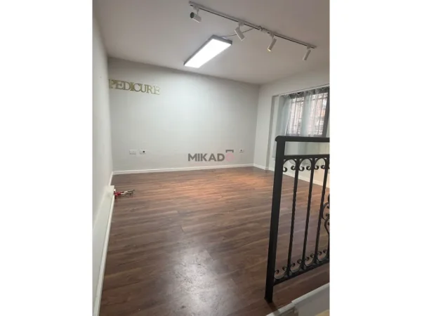 Tirane, jepet me qera ambjent biznesi Kati 1, 35 m² 500 € (Mbrapa Piazzes)