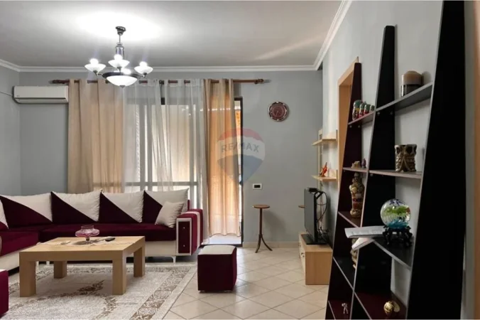 Tirane, jepet me qera apartament 2+1 Kati 6, 70 m² 570 € (Ish Tregu Elektrik)