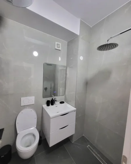 Tirane, jepet me qera zyre Kati 3, 120 m² 1.300 € (RRUGA E DIBRES)