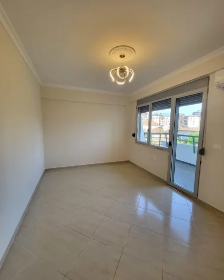 Tirane, jepet me qera zyre Kati 3, 120 m² 1.300 € (RRUGA E DIBRES)