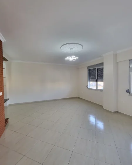 Tirane, jepet me qera zyre Kati 3, 120 m² 1.300 € (RRUGA E DIBRES)