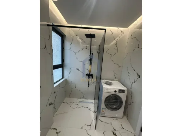 Tirane, shitet apartament 2+1+Ballkon Kati 6, 116 m² 265.000 € (Apartament 2+1 në Shitje tek Pallati me Shigjeta)