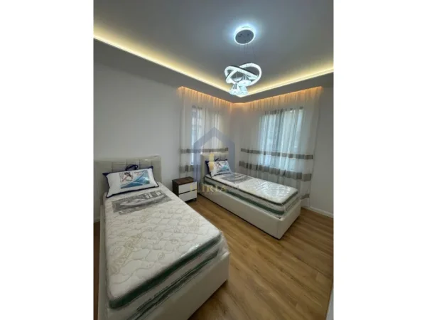 Tirane, shitet apartament 2+1+Ballkon Kati 6, 116 m² 265.000 € (Apartament 2+1 në Shitje tek Pallati me Shigjeta)