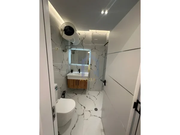 Tirane, shitet apartament 2+1+Ballkon Kati 6, 116 m² 265.000 € (Apartament 2+1 në Shitje tek Pallati me Shigjeta)