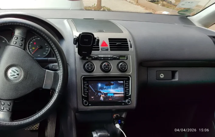 Tirane, shitet makine VW TOURAN Nafte, blu automatik Klima 194.000 km 4.200 €