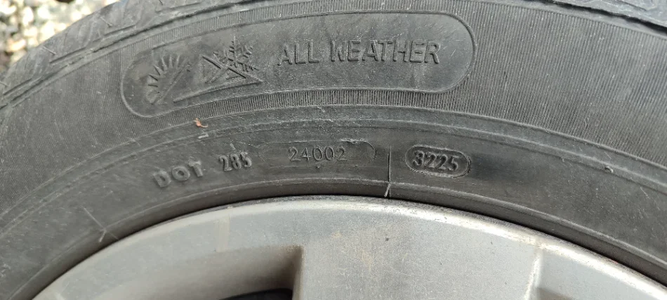 Tirane, shitet makine VW TOURAN Nafte, blu automatik Klima 194.000 km 4.200 €