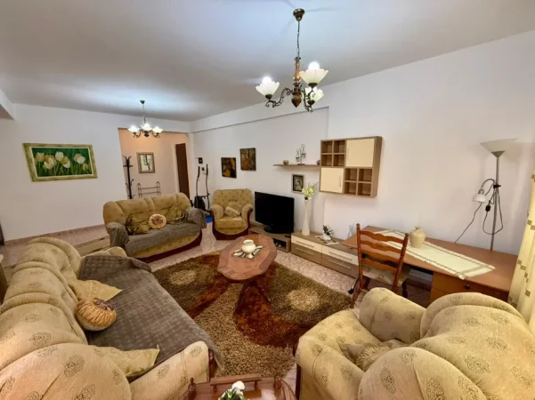 Tirane, jepet me qera apartament 2+1 Kati 5, (ish blloku)