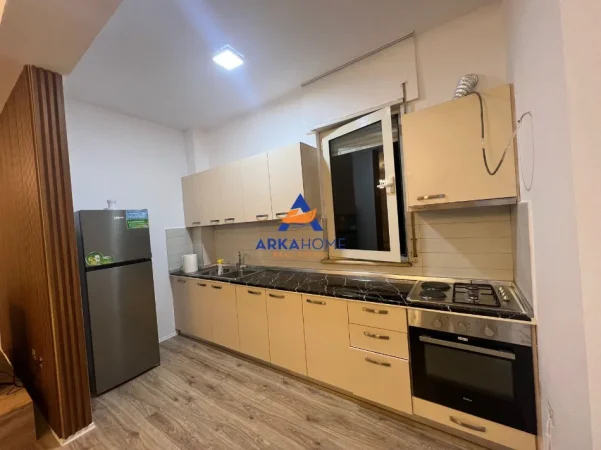 Tirane, jepet me qera apartament 1+1+Ballkon Kati 5, 88 m² 630 € 