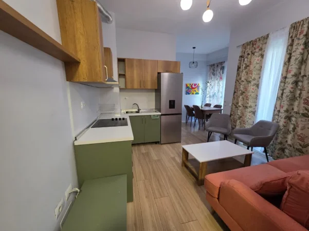jepet me qera apartament 1+1 Kati 5, 49 m² 450 € (Kompleksi Mangalemi 21,Ali Dem)