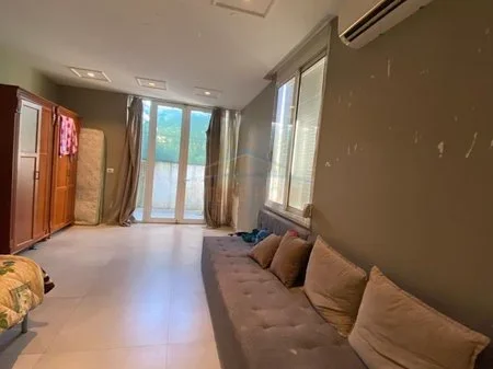 Tirane, jepet me qera garsonier Kati 0, 30 m² 350€ (21 DHJETORI)