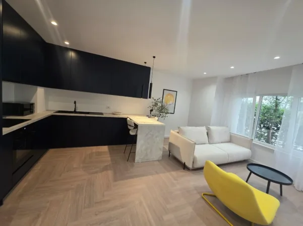 Tirane, jepet me qera apartament 1+1 Kati 1, 75 m² 800 € (KODRA E DIELLIT)