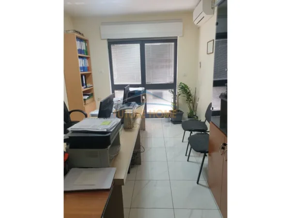 Tirane, shes ambjent biznesi Kati 0, 37 m² 88.000 € (rruga ndre mjeda)