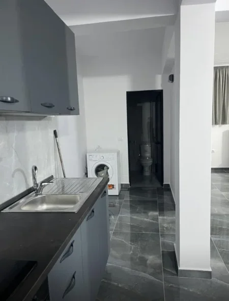 Tirane, jepet me qera apartament 1+1+Ballkon Kati 1, 55 m² 380 € (Astir)