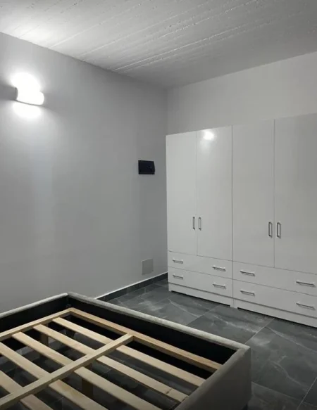Tirane, jepet me qera apartament 1+1+Ballkon Kati 1, 55 m² 380 € (Astir)